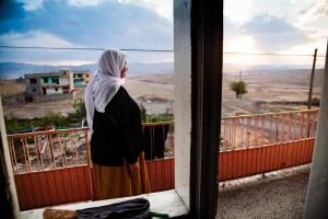 Sınır Ötesi Evlilik Yezidiler sadece kendi aralarında evlenebiliyor. Türkiye’deki nüfusları çok az olduğundan Irak’tan eş bulmak oldukça yaygın. Batman Beşiri’ye bağlı Beşpınar (Hamduna) köyünde yaşayan Sara Teyze, yıllar önce Irak’tan buraya gelin olarak geldiğini anlatıyor.