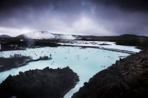 Mavi Kaplıca  İzlanda’nın güney batısında, geniş volkanik lav sahasında yer alıyor Mavi Lagün (Blue Lagoon). Sıcaklığı 38-40 derece olan suyun bazı cilt hastalıklarına iyi geldiği düşünülüyor.