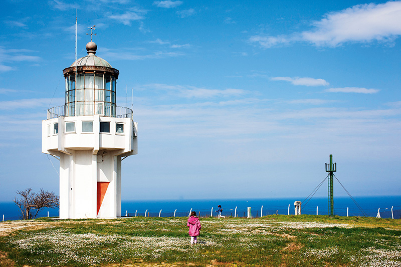 Karaburun, Çatalca’ya bağlı, yaz aylarında çok ziyaretçi çeken bir kıyı köyü. Plajı ve muhteşem bir doğaya sahip koyu, yaz tatili için ideal. Fotoğraf: Sinan Çakmak 